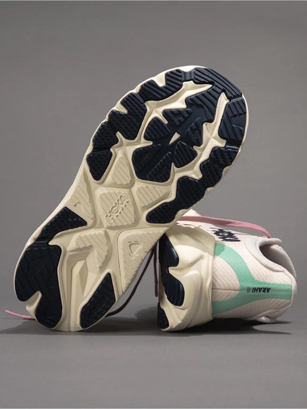 Hoka Arahi 8 Running Sneakers - Picture 3 of 11